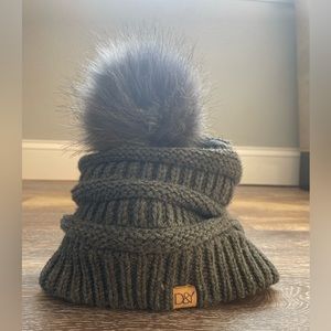 Winter hat w pompom